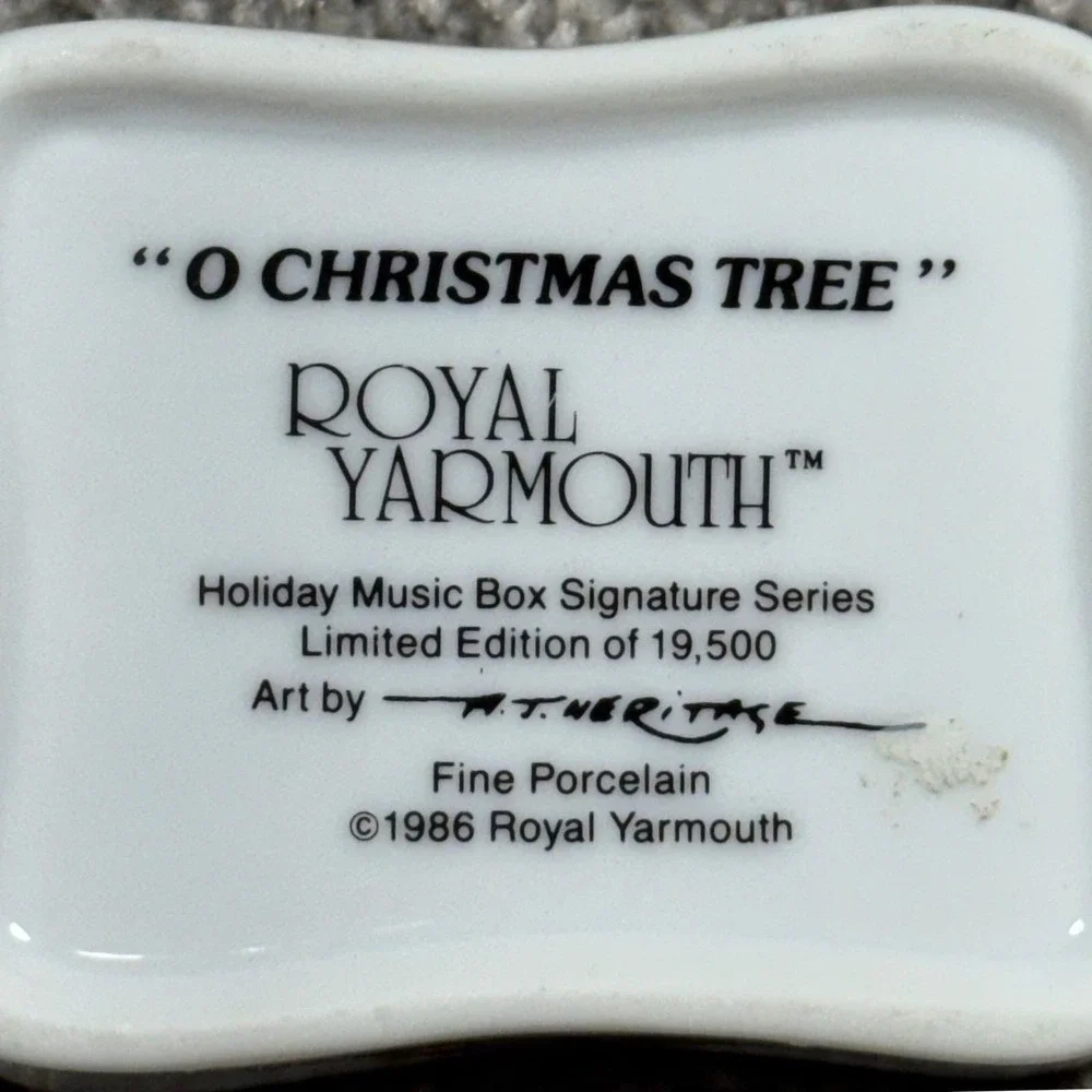 Royal Yarmouth O Christmas Tree Porcelain Music Box 1986 Limited Edition Vintage
